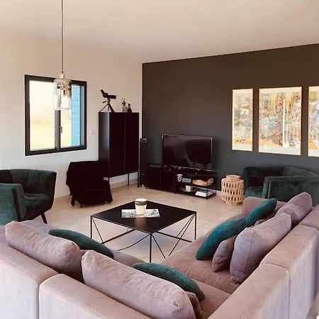 Villa Avec Piscine, Vue Mer Et Campagne. Vila *
